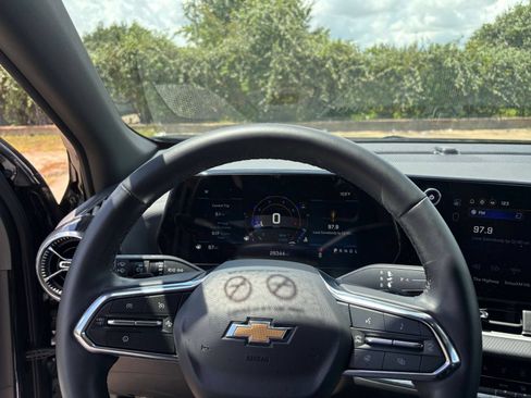 Used 2025 Chevrolet Equinox LT FWD image 28