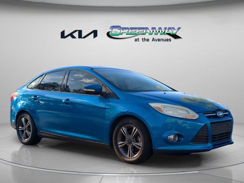 Used 2014 Ford Focus SE w/ SE Sport Package image 2