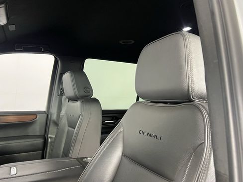 Used 2025 GMC Yukon Denali image 24