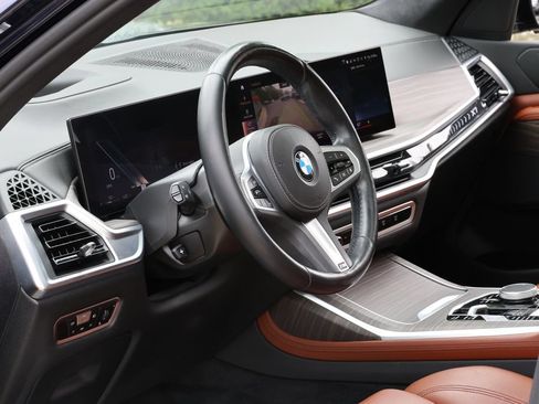 Used 2023 BMW X7 xDrive40i w/ M Sport Package AWD/4WD image 16
