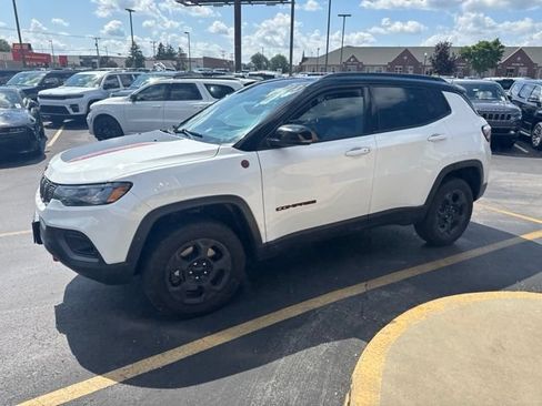 Used 2023 Jeep Compass Trailhawk w/ Sun and Sound Group AWD/4WD image 3
