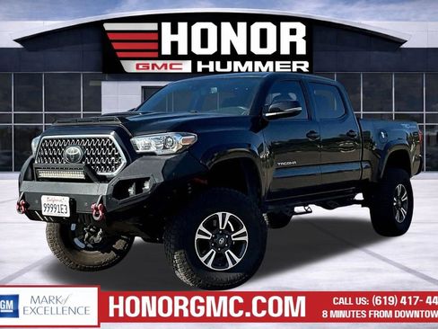 Used 2019 Toyota Tacoma TRD Sport RWD image 3