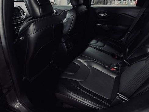 Used 2022 Jeep Cherokee Limited image 24