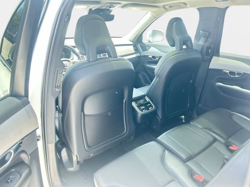Used 2022 Volvo XC90 T5 Momentum w/ Climate Package FWD image 12