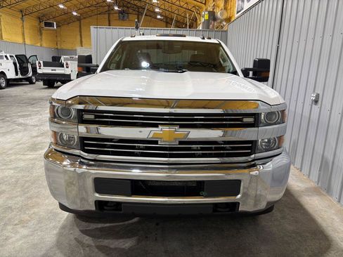 Used 2017 Chevrolet Silverado 2500 W/T w/ Snow Plow Prep Package AWD/4WD image 7