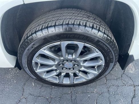 Used 2023 GMC Acadia Denali w/ Trailering Package image 9