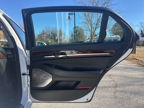 Used 2018 Genesis G90 3.3T Premium image 33