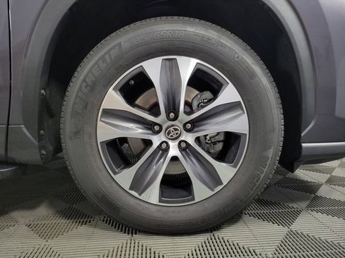 Used 2023 Toyota Highlander XLE image 11