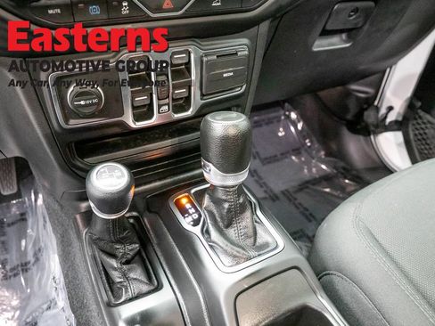 Used 2023 Jeep Wrangler Unlimited AWD/4WD image 13