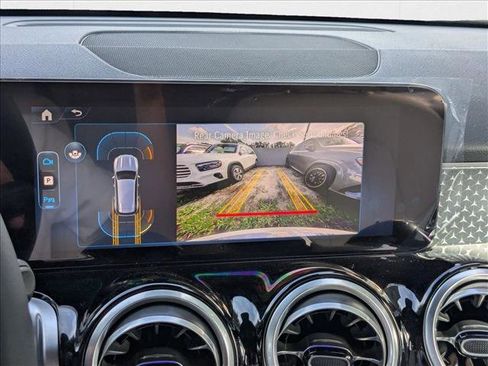New 2025 Mercedes-Benz GLB 250 4MATIC image 12