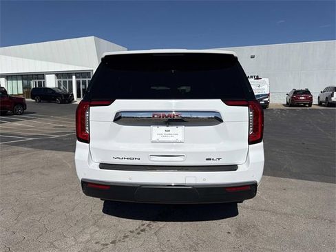 Used 2023 GMC Yukon XL SLT image 3