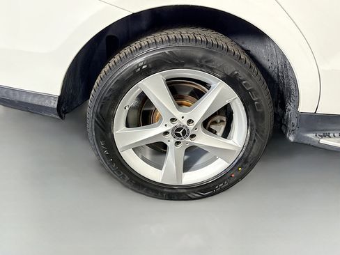 Used 2018 Mercedes-Benz GLE 350 w/ Premium 1 Package image 32