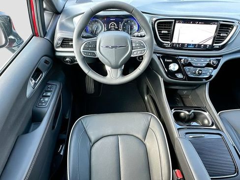 New 2026 Chrysler Pacifica Limited FWD image 17