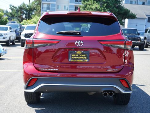 Used 2021 Toyota Highlander XSE AWD/4WD image 4