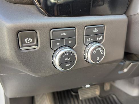 Used 2024 GMC Sierra 1500 SLE image 11