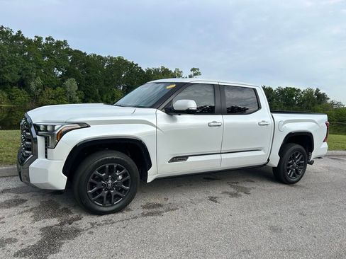 Used 2025 Toyota Tundra Platinum AWD/4WD image 2