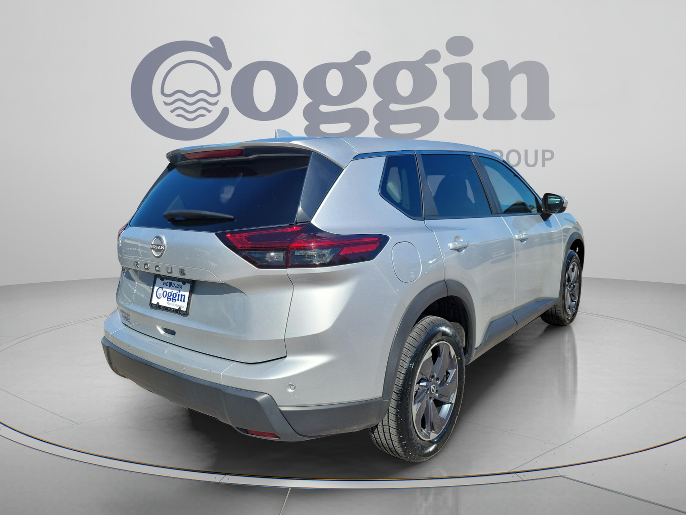 Used 2025 Nissan Rogue SV FWD image 3