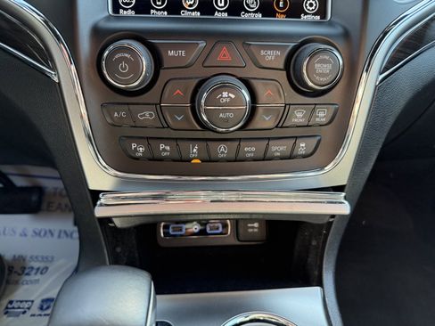 Used 2018 Jeep Grand Cherokee Overland image 29