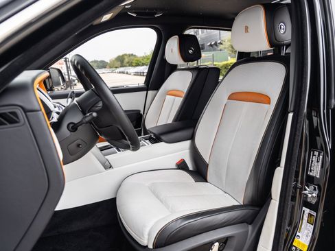 Used 2024 Rolls-Royce Cullinan image 30