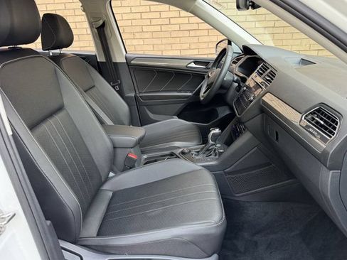 Used 2023 Volkswagen Tiguan SE AWD/4WD image 30