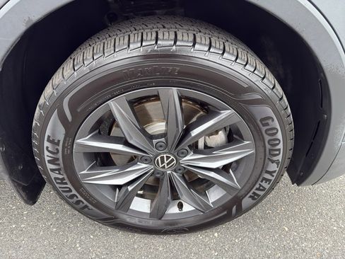 Used 2022 Volkswagen Tiguan SE image 35