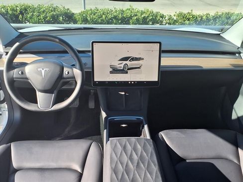 Used 2023 Tesla Model 3 Standard Range image 3