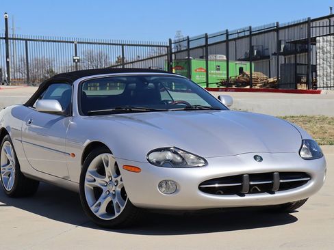 Used 2004 Jaguar XK8 Convertible image 3