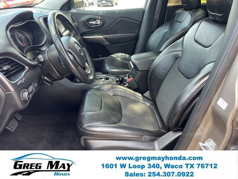 Used 2019 Jeep Cherokee Latitude Plus w/ Comfort/Convenience Group AWD/4WD image 24