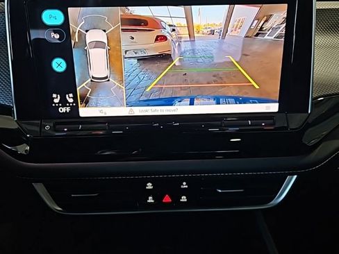 New 2026 Volkswagen Atlas Cross Sport SEL Premium R-Line image 31