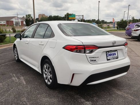Used 2022 Toyota Corolla LE FWD image 5