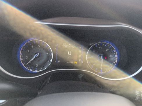 Used 2021 Chrysler Voyager L image 20