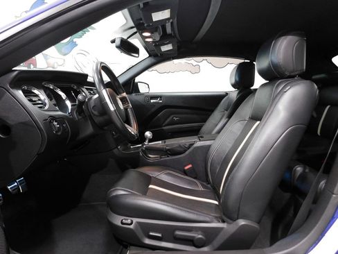 Used 2013 Ford Mustang GT Premium w/ Electronics Pkg RWD image 39