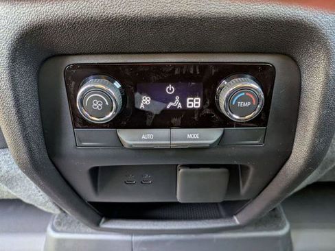 New 2026 Chevrolet Traverse LT w/ Sun and Wheel Package FWD image 24