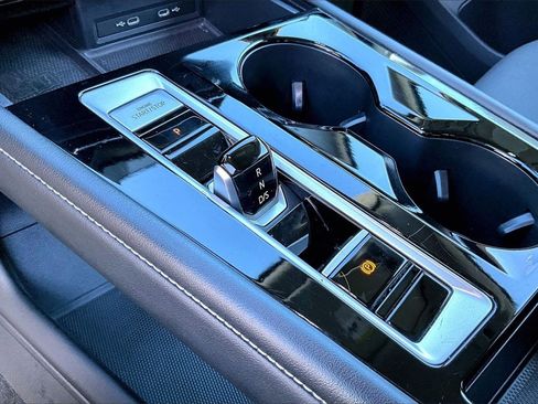 Used 2024 Volkswagen Atlas SE image 31