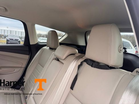 Used 2015 Ford Escape SE w/ Equipment Group 201A image 9