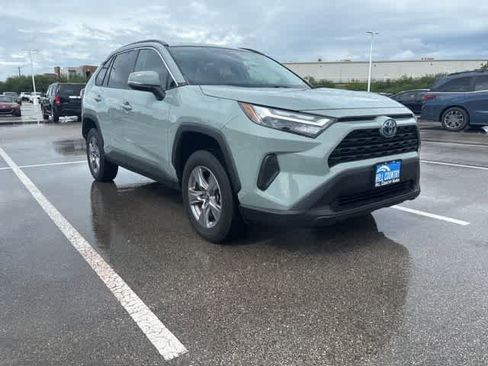 Used 2022 Toyota RAV4 XLE w/ XLE Grade Weather Package AWD/4WD image 7