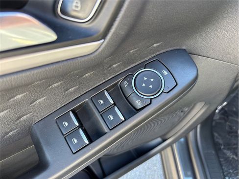 Used 2020 Ford Escape SE image 21