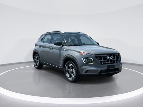 Certified 2022 Hyundai Venue Limited image 9
