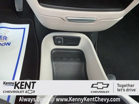 Used 2023 Chrysler Pacifica Touring-L image 29