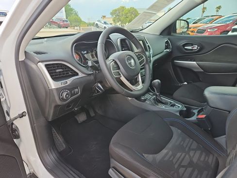 Used 2020 Jeep Cherokee Latitude AWD/4WD image 16