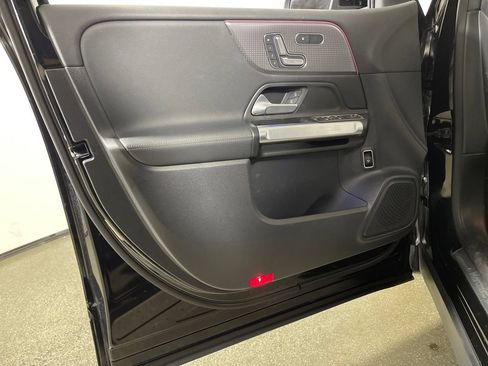 Used 2023 Mercedes-Benz EQB 300 4MATIC image 17