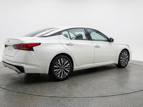 Used 2025 Nissan Altima 2.5 SV image 9