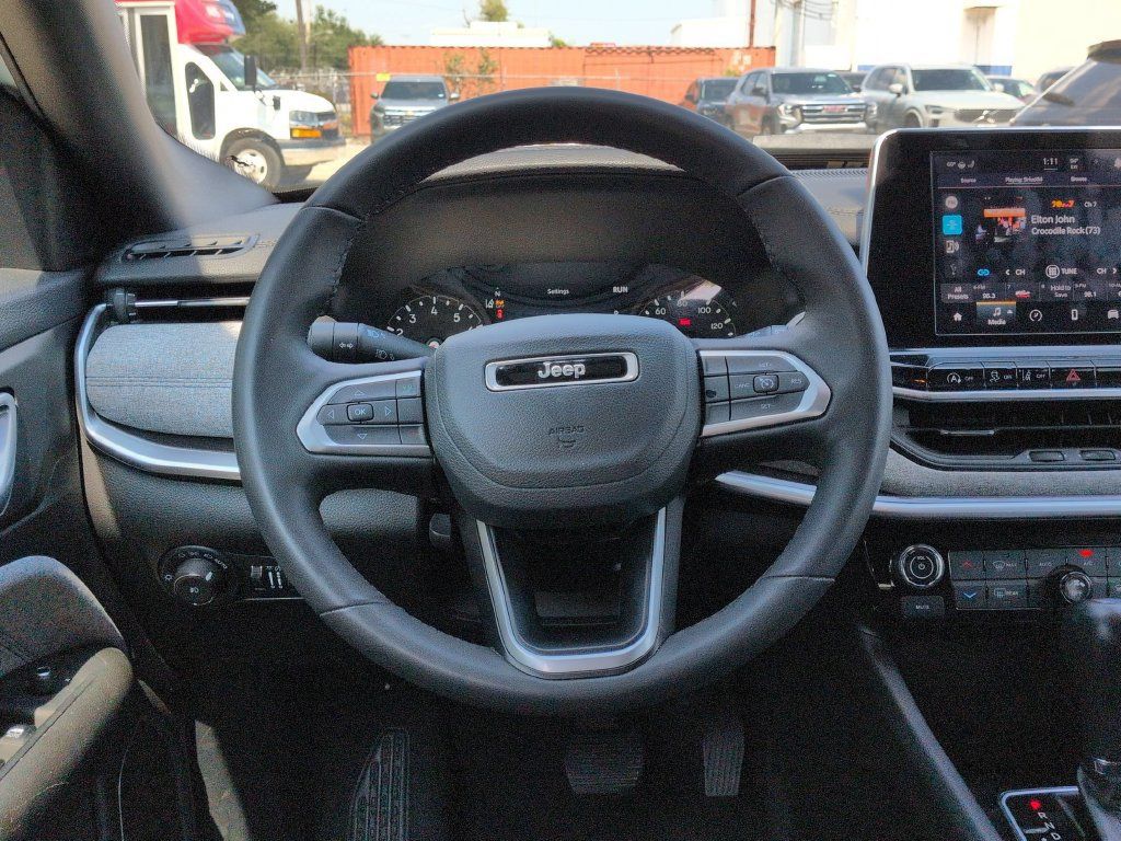 Used 2025 Jeep Compass Latitude w/ Sun & Sound Group AWD/4WD image 22