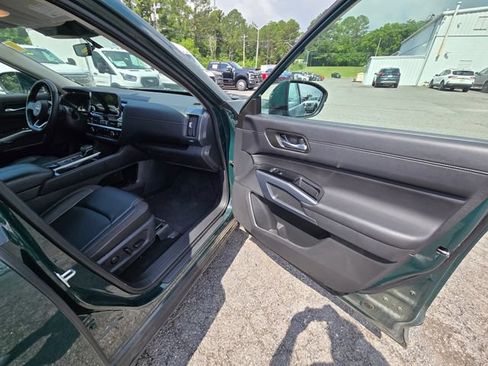 Used 2024 Nissan Pathfinder SL AWD/4WD image 7