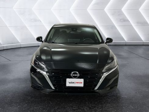Used 2024 Nissan Altima 2.5 SV w/ SV Premium Package AWD/4WD image 2