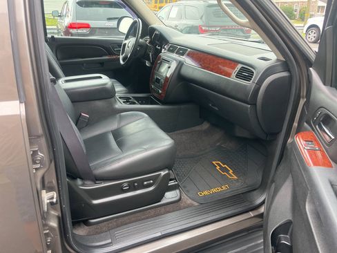 Used 2011 Chevrolet Suburban LT AWD/4WD image 38