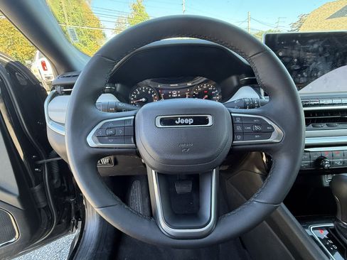 Used 2025 Jeep Compass Limited AWD/4WD image 16