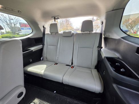 Used 2024 Toyota Grand Highlander XLE AWD/4WD image 18