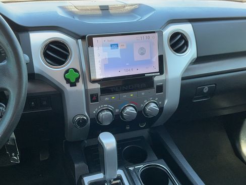 Used 2015 Toyota Tundra SR5 w/ SR5 Upgrade Package AWD/4WD image 8