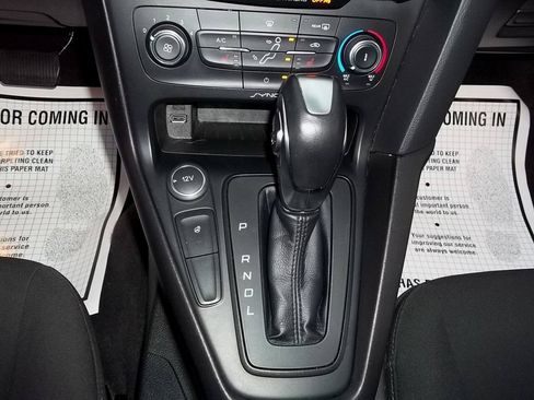 Used 2016 Ford Focus SE w/ SE Cold Weather Package FWD image 19